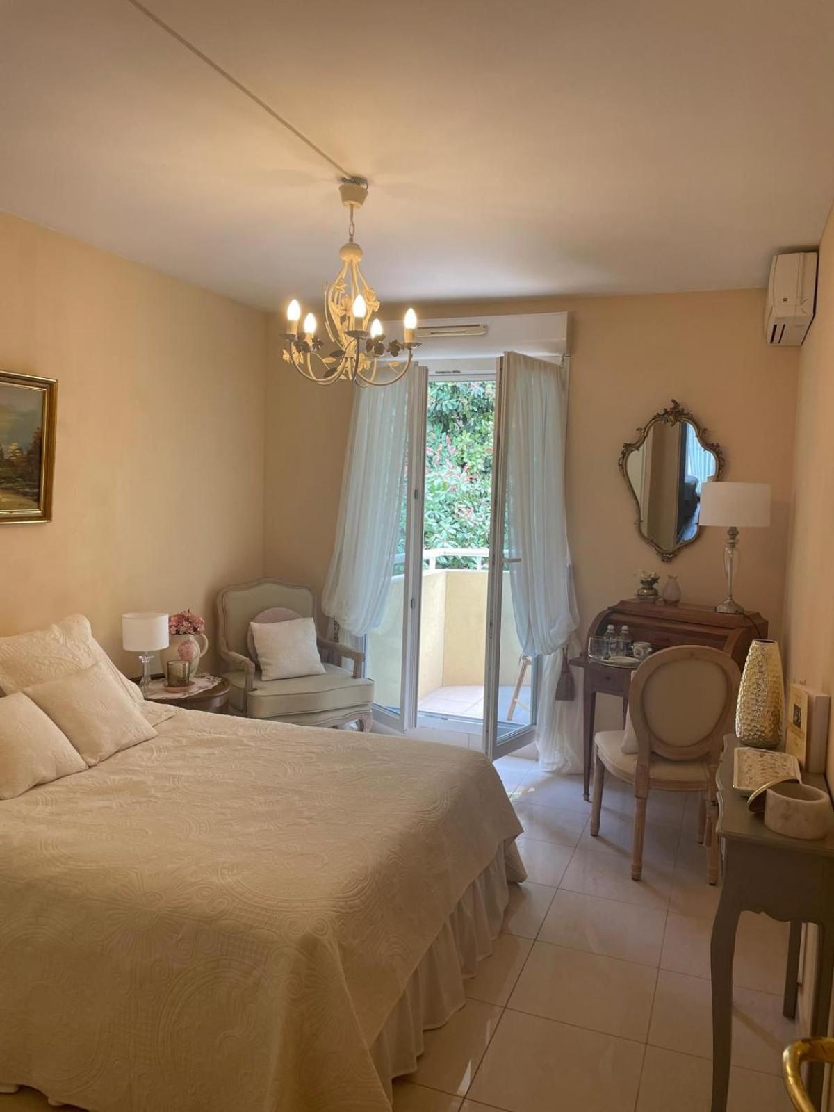 Grace & Breakfast Bed & Breakfast Beausoleil Exterior photo